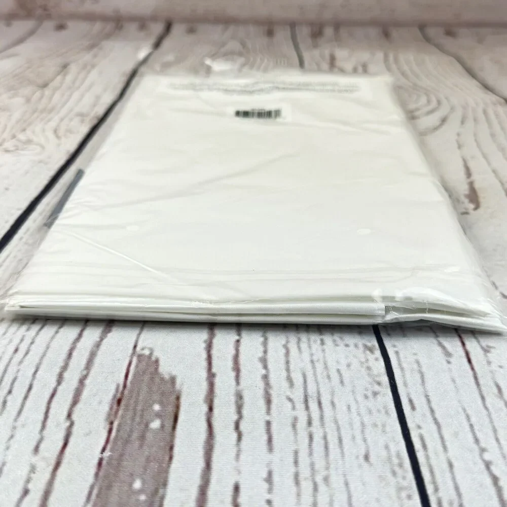 Exquisite Premium White Plastic Table Cover 54
